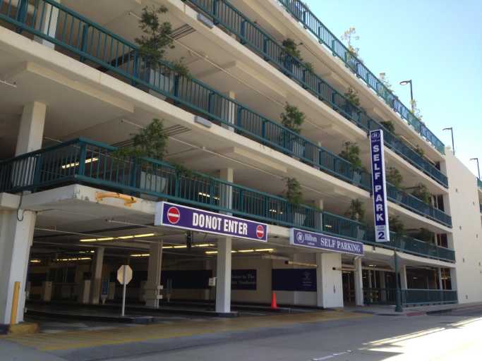 HILTON ANAHEIM PARKING GARAGE details